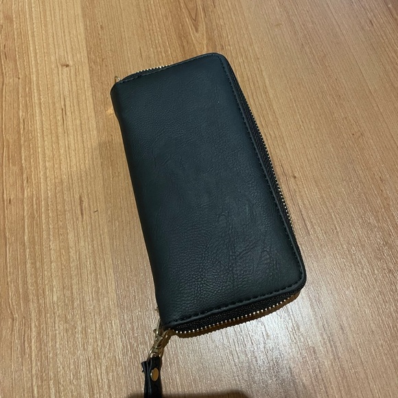 Black purse - Picture 3 of 10